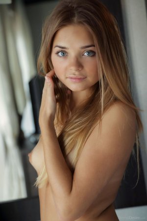 0007-02 thefappeningblog.com.jpg