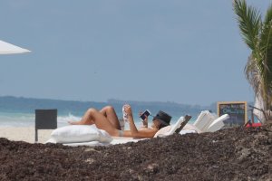 Ashley Hart Sexy & Topless 32 thefappeningblog.com.jpg