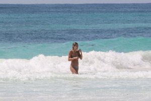 Ashley Hart Sexy & Topless 36 thefappeningblog.com.jpg