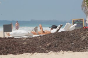 Ashley Hart Sexy & Topless 49 thefappeningblog.com.jpg