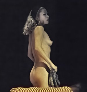 Anna Friel Breakfast At Tiffany's AI 01.jpg