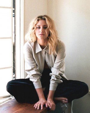 Lili-Reinhart-Feet-angeltoes_384.jpg