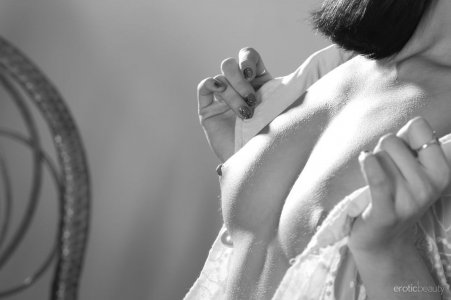 katya-sun-room-1-06 thefappeningblog.com.jpg