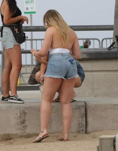 Iskra Lawrence Sexy 31 thefappeningblog.com.jpg