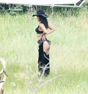 Alessandra Ambrosio & Adriana Lima Sexy 10 thefappeningblog.com.jpg