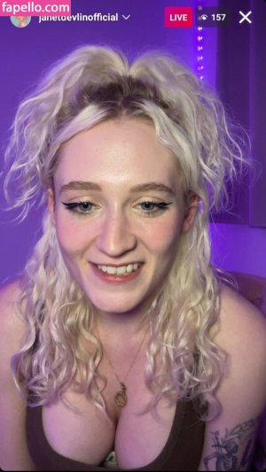 janet-devlin_0001.jpg