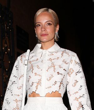 lily-allen-leaves-duke-of-york-theatre-after-her-performance-in-london-08-17-2023-2.jpg