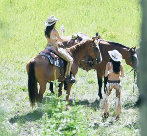 Sara Sampaio & Taylor Hill Sexy 33 thefappeningblog.com.jpg