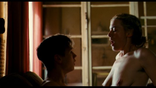 The Reader (2009).mp4_snapshot_00.16.19.783.jpg