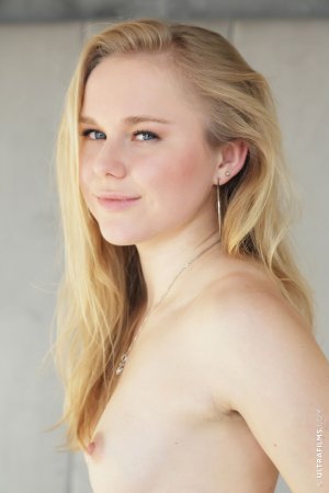 0015-15 thefappeningblog.com.jpg