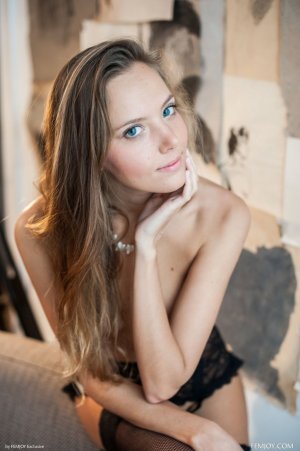 0002-02 thefappeningblog.com.jpg