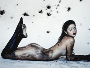 Jehane-Paris-Topless-In-Mud-By-Kesler-Tran-04-580x435.jpg