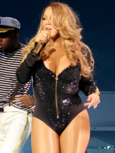Mariah-Carey-Flashes-Panties-During-Vegas-Performance-03-675x900.jpg