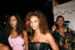 Beyonce-See-Through-St-Tropez-3.jpg