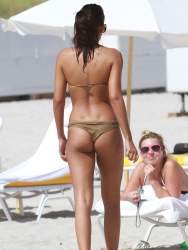 th-Sara Chafak in Miami 04.jpg