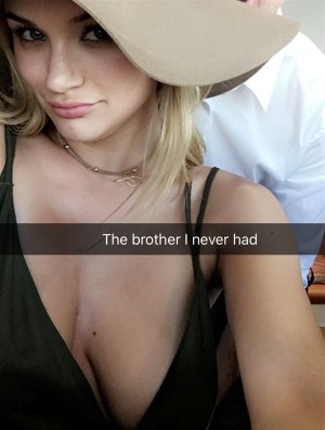 hunter_haley_king_snapchat_cleavage.jpg