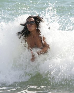 981891975_bMakosiMusambasiVanessaMacintosh_toplessbrighton20083_123_501lo.jpg