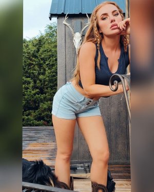 lilredheidihood (15).jpg