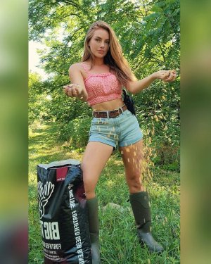 lilredheidihood (16).jpg