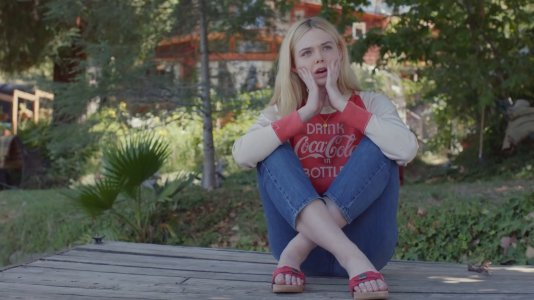 Elle-Fanning-Feet-2056220.jpg