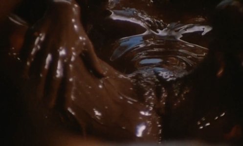 Sweet Movie (1974).mkv_snapshot_01.32.38.540.jpg