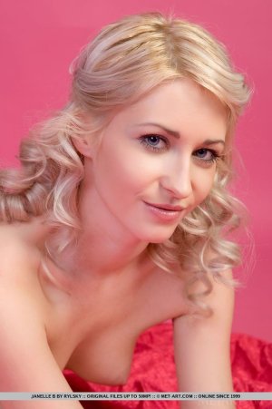 janelle-b-dechti-15 thefappeningblog.com.jpg