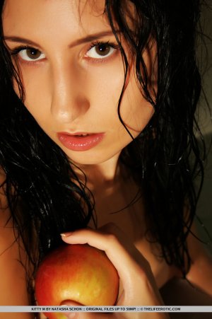 kitty-m-wet-apple-14 thefappeningblog.com.jpg