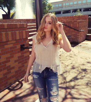 Jackie-Evancho-hot-look-pics-1.jpeg