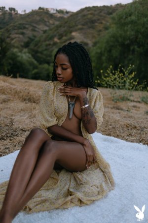 0002-11 thefappeningblog.com.jpg