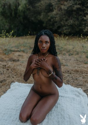 0002-15 thefappeningblog.com.jpg