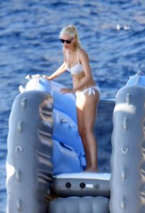 Claudia Schiffer Sexy 4 thefappeningblog.com.jpg Claudia Schiffer Sexy 4 thefappeningblog.com.jpg