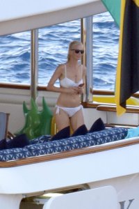 Claudia Schiffer Sexy 8 thefappeningblog.com.jpg Claudia Schiffer Sexy 8 thefappeningblog.com.jpg