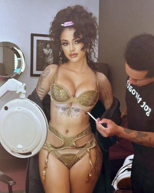 Malu_Trevejo_Photoshoot_in_Lingerie_10-06-2023__3_.jpg