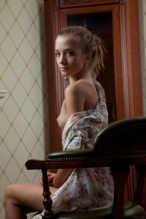 0002-01 thefappeningblog.com.jpg