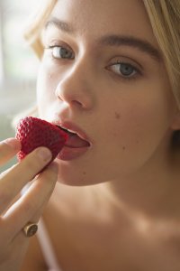 Claudia Thompson Nude 17 thefappeningblog.com.jpg