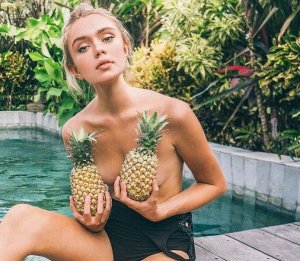 Claudia Thompson Sexy 5 thefappeningblog.com.jpg