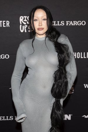 Noah_Cyrus_attends_the_GLSEN_Rise_Up_LA_Benefit_at_NeueHouse_Hollywood_in_Los_Angeles_10-28-20...jpg