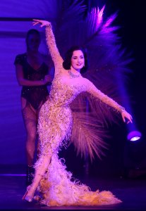 Dita Von Teese Sexy & Topless 46 thefappeningblog.com.jpg