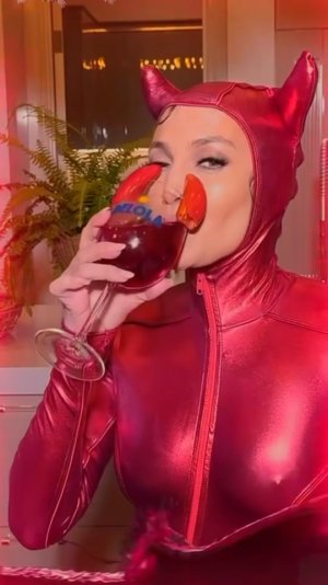 JLO_Sexy_Devil_Pic_3.jpg