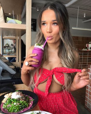 740full-isabelle-clarke-(model) (16).jpg