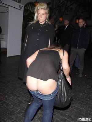 kesha-friend-moons-chateau-marmont-05-600x800.jpg