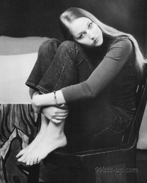 Leelee-Sobieski-Feet-42255.jpg
