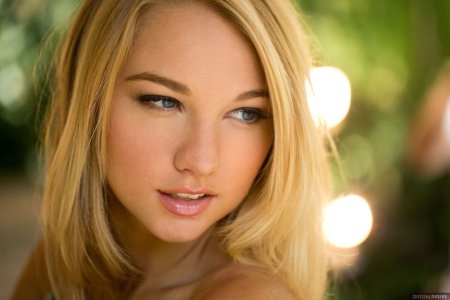 gorgeous-busty-blonde-lily-ivy-has-a-surprise-for-you-04 thefappeningblog.com.jpg