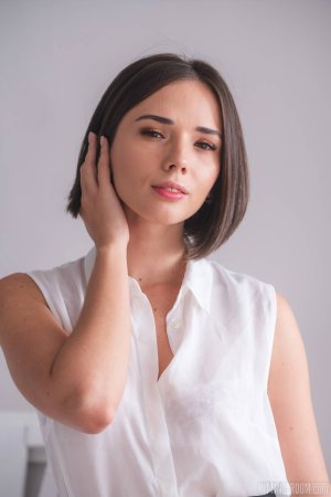 0008-02 thefappeningblog.com.jpg