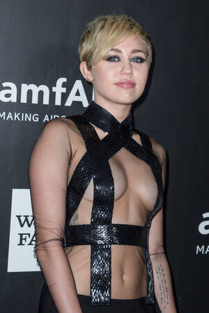 miley-cyrus_thefappeningblog.com_0015.jpg