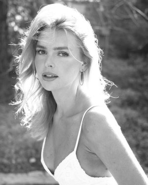 640full-klara-hellqvist (18).jpg