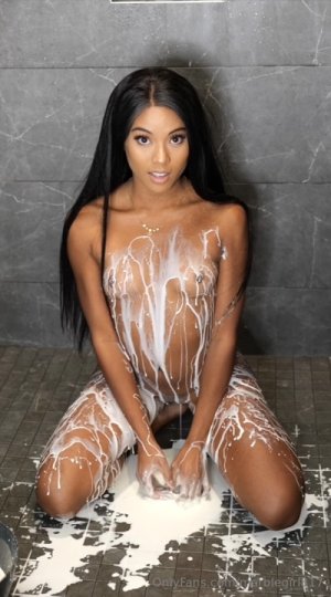 Sophie Vanmeter Nude Shower Video Leaked (1).jpg