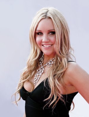 DiverPaper_AmandaBynes014.psd.jpg DiverPaper_AmandaBynes014.psd.jpg