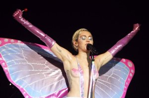 Miley-Cyrus-Topless-36.jpg