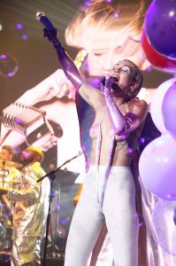 Miley-Cyrus-Topless-37.jpg